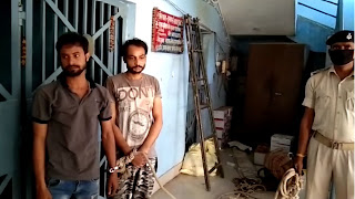 लॉकडाउन के समय आपराधिक घटना के अंजाम देने जा रहे दो लोग चढ़े पुलिस के हत्थे लॉकडाउन के समय आपराधिक घटना के अंजाम देने जा रहे दो लोग चढ़े पुलिस के हत्थे