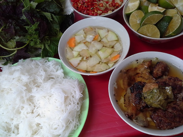 Don’t Visit Hanoi Vietnam Without Enjoying These 10 Foods & Drinks 1