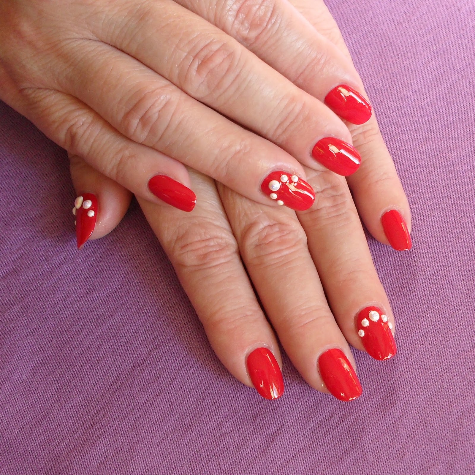 Маникюр красные ворота Модные тенденции красного маникюра 2020: лучший дизайн для ногтей