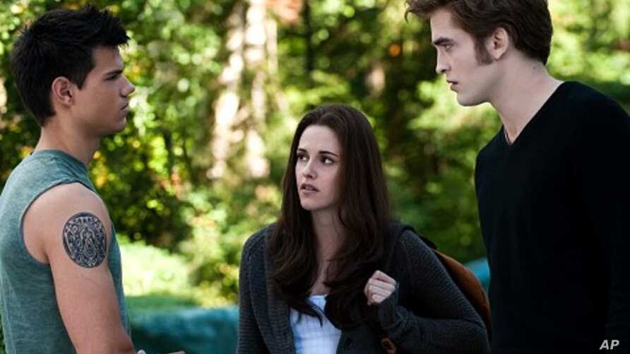 Twilight Saga Eclipse tradus in romana