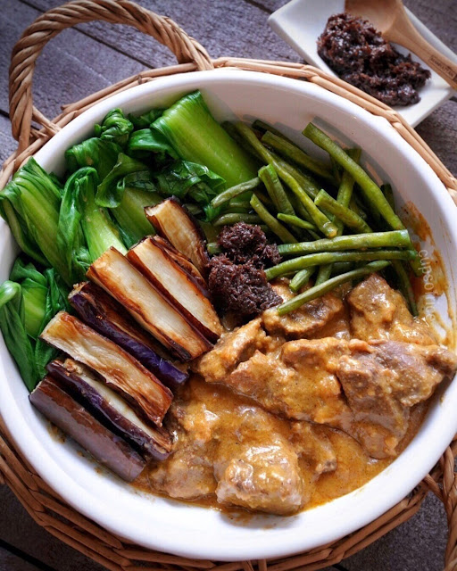Kare kare, dish that you have to try in the Philippines