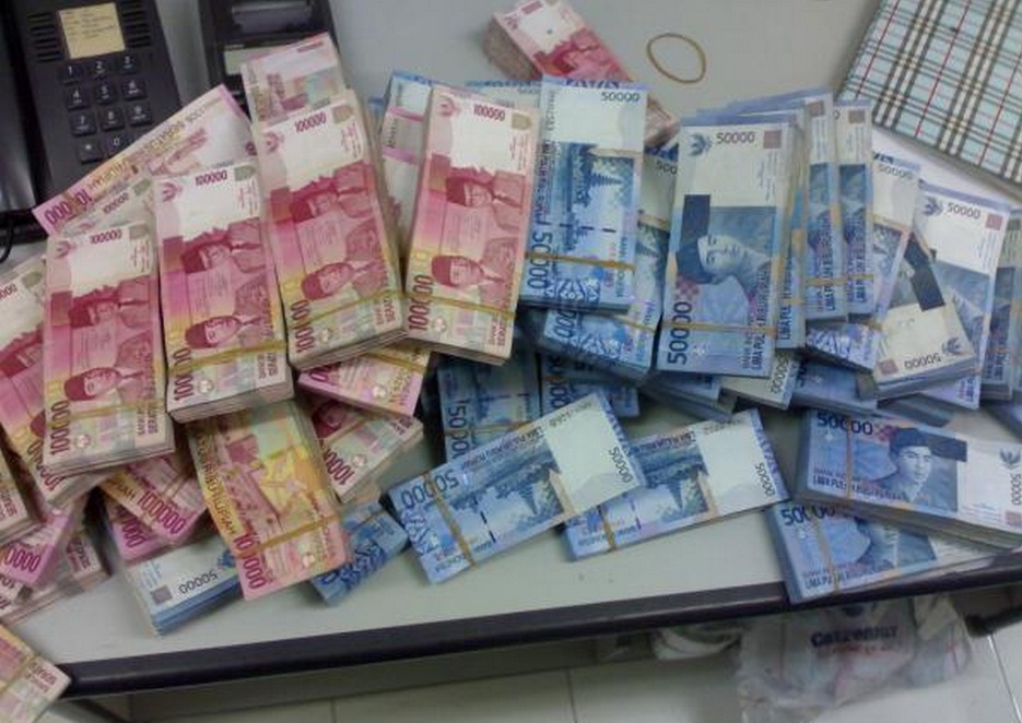 Gaji Pejabat naik januari 2013 | Piye Yow