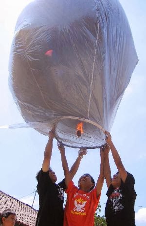 Balon dapat melayang-layang di udara karena