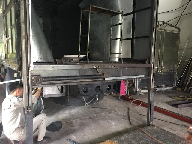 gan bung nang thung xe ex6, ex8 gan bung nang thung xe ex6, ex8