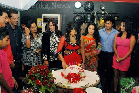 aysha001gln.jpg