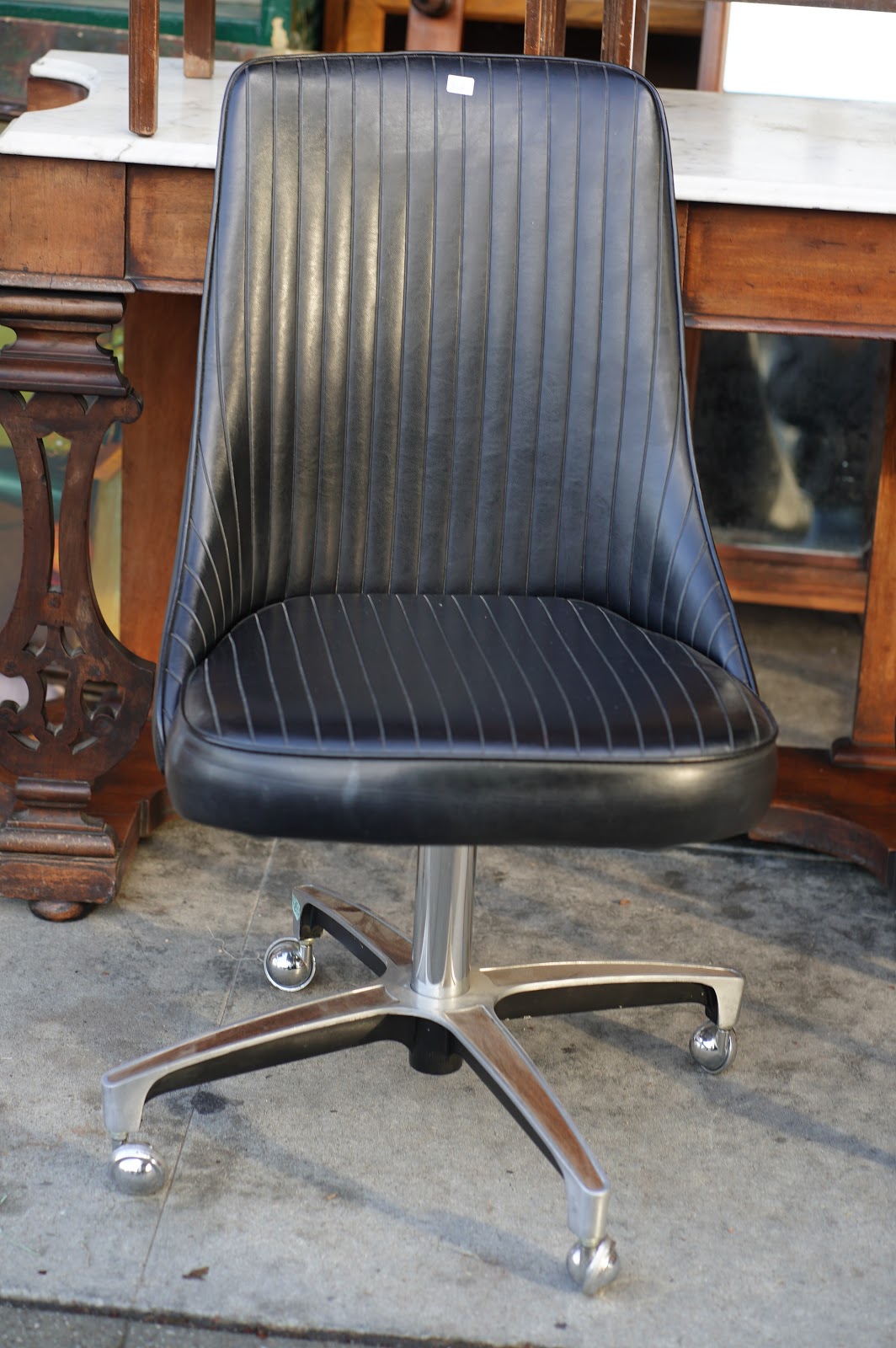 UHURU FURNITURE & COLLECTIBLES **SOLD** 95101 Chromcraft Vintage