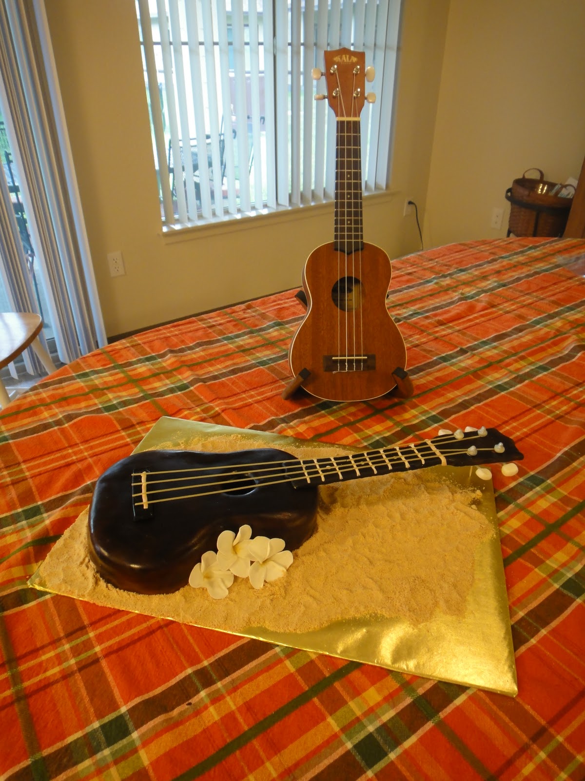 Kims Cakes and Crumbs Ukulele Cake