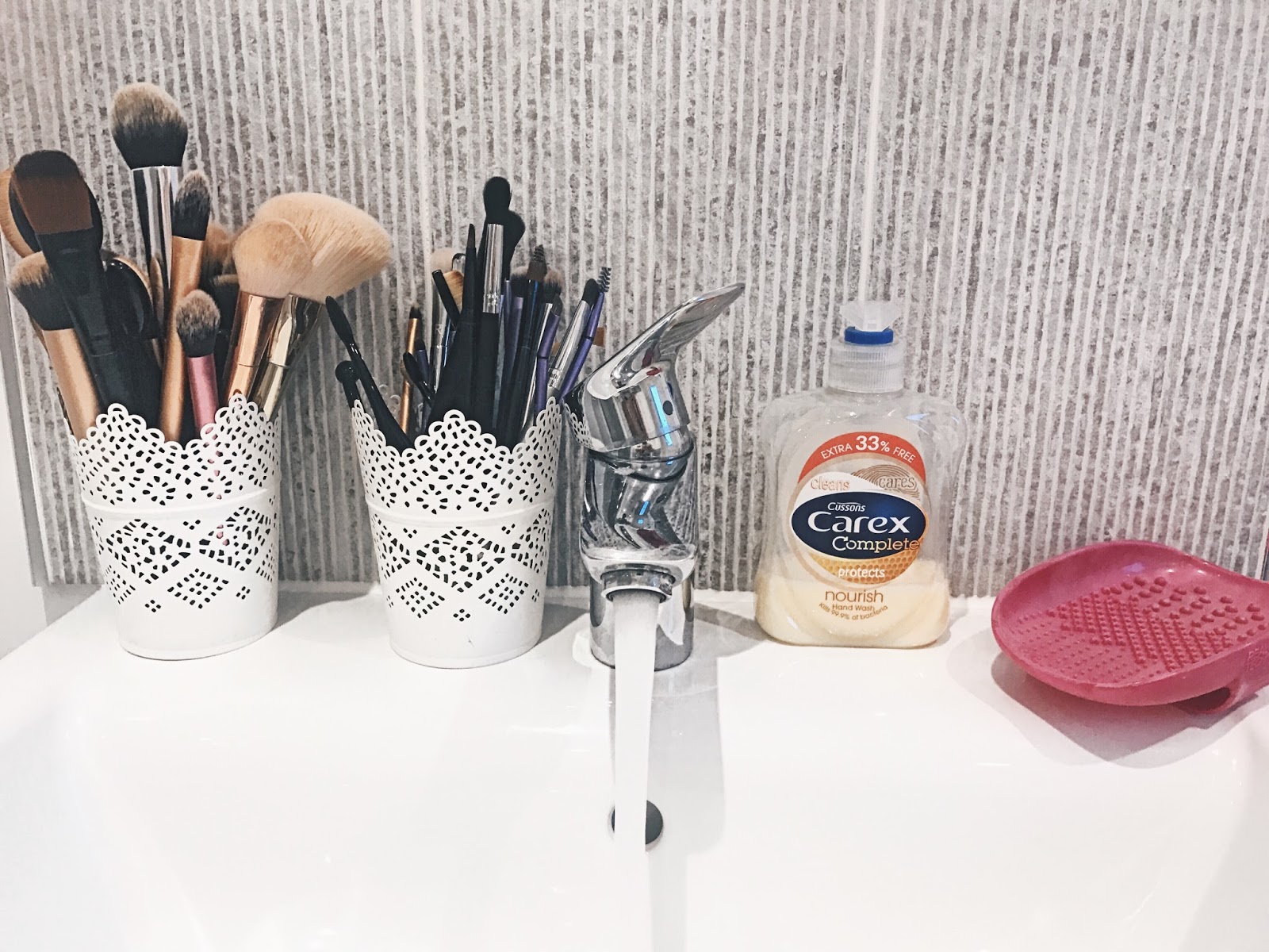 How to clean make up brushes