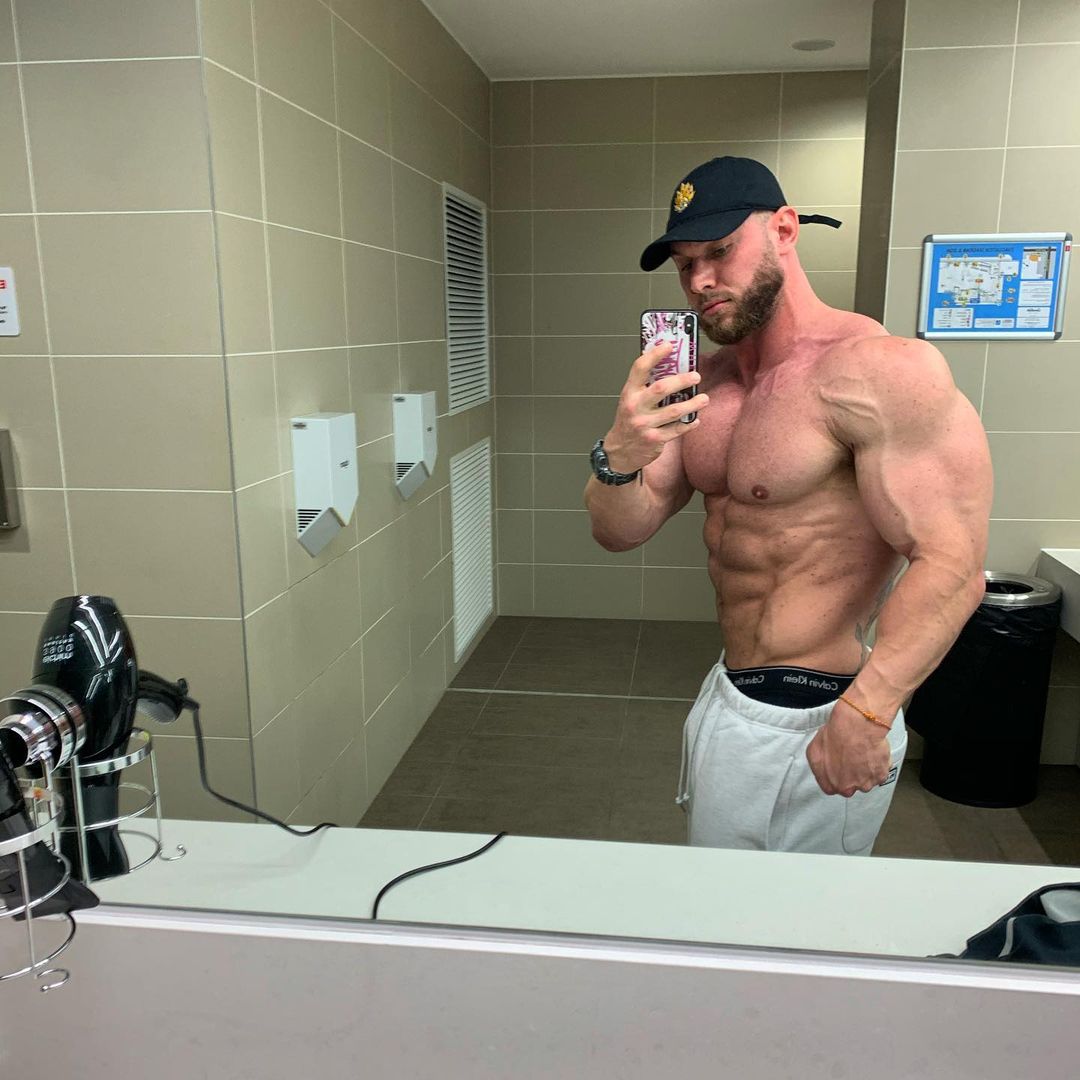 strong-sexy-shirtless-muscle-daddy-mike-pearson-straight-hunk-selfie