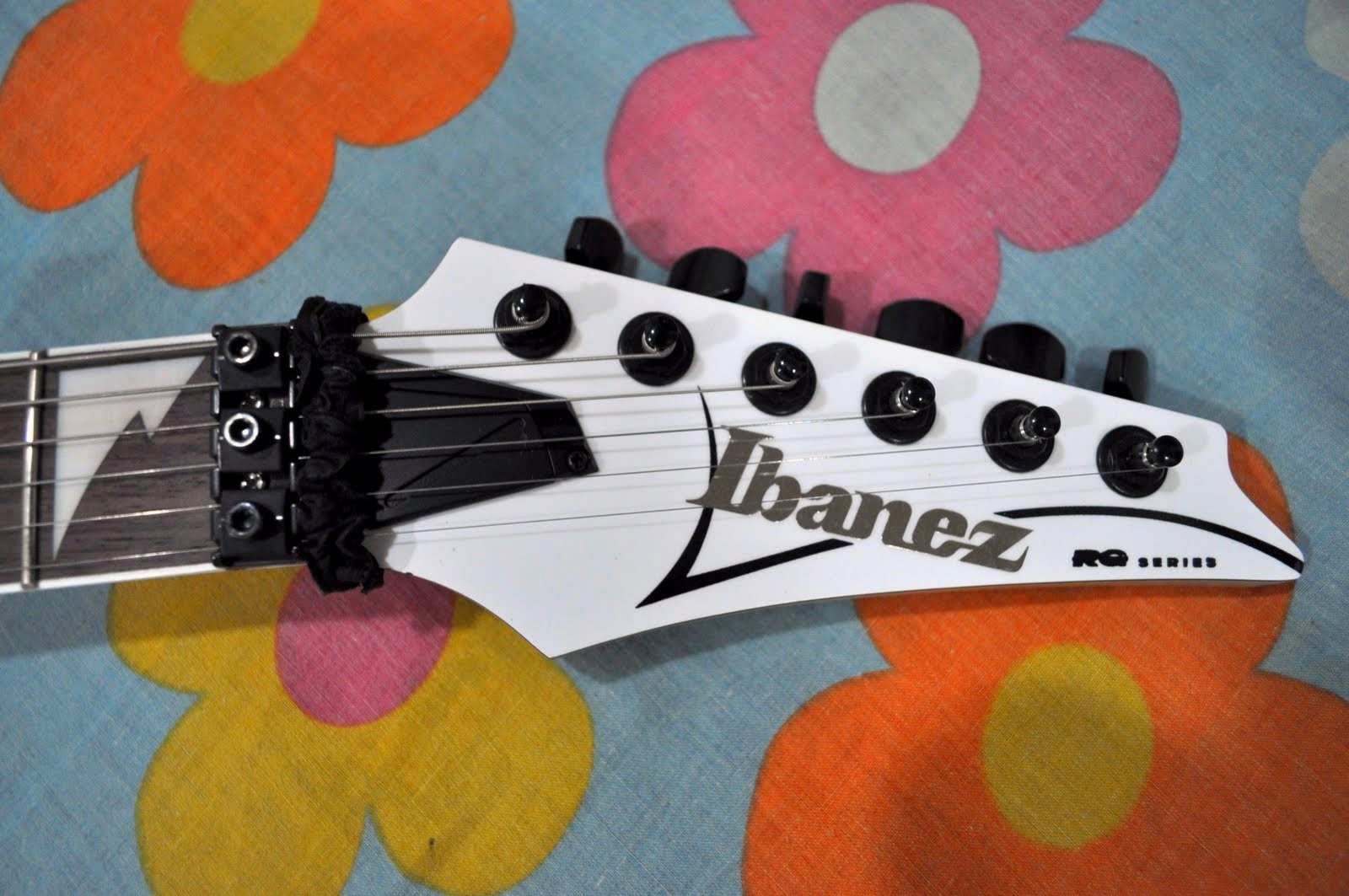 Steve's Gear & Music Blog Observation about Ibanez Headstocks