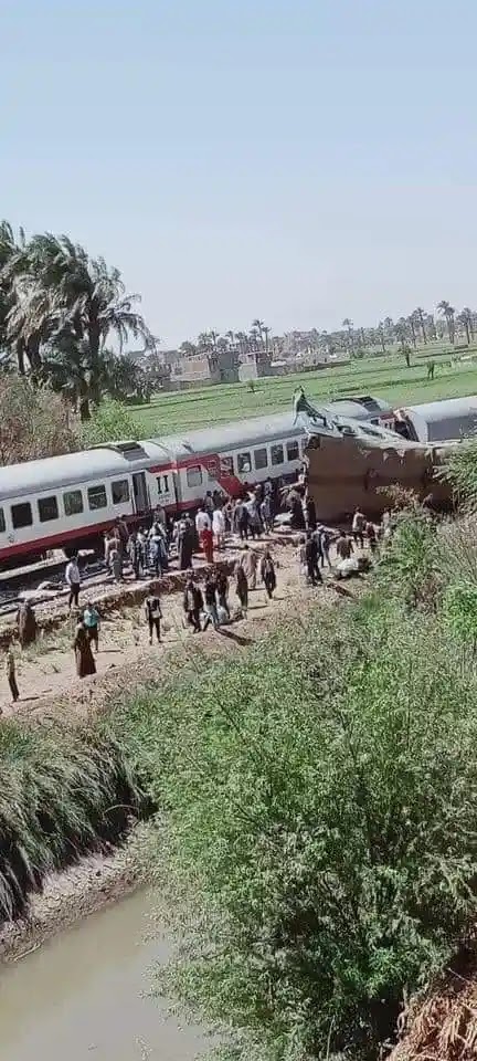 حادث قطار اليوم - بالصور تصادم قطارين بطريق طهطا بسوهاج