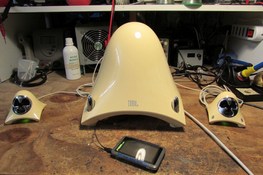 Davide Gironi: Creature II speakers repair and power supply mod