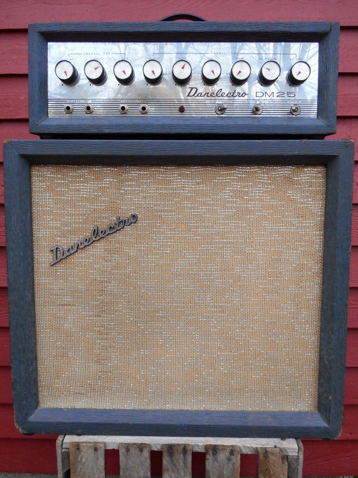 Your Grandpa's Guitar Danelectro DM25 Guitar Amp