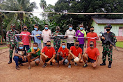 Tingkatkan Minat Olahraga Pemuda Kampung Toray, Satgas Pamtas Yonif 125/SMB Sumbangkan Net dan Bola Voli