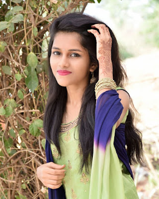 Hot Desi Girls in Saree Instagram Pics