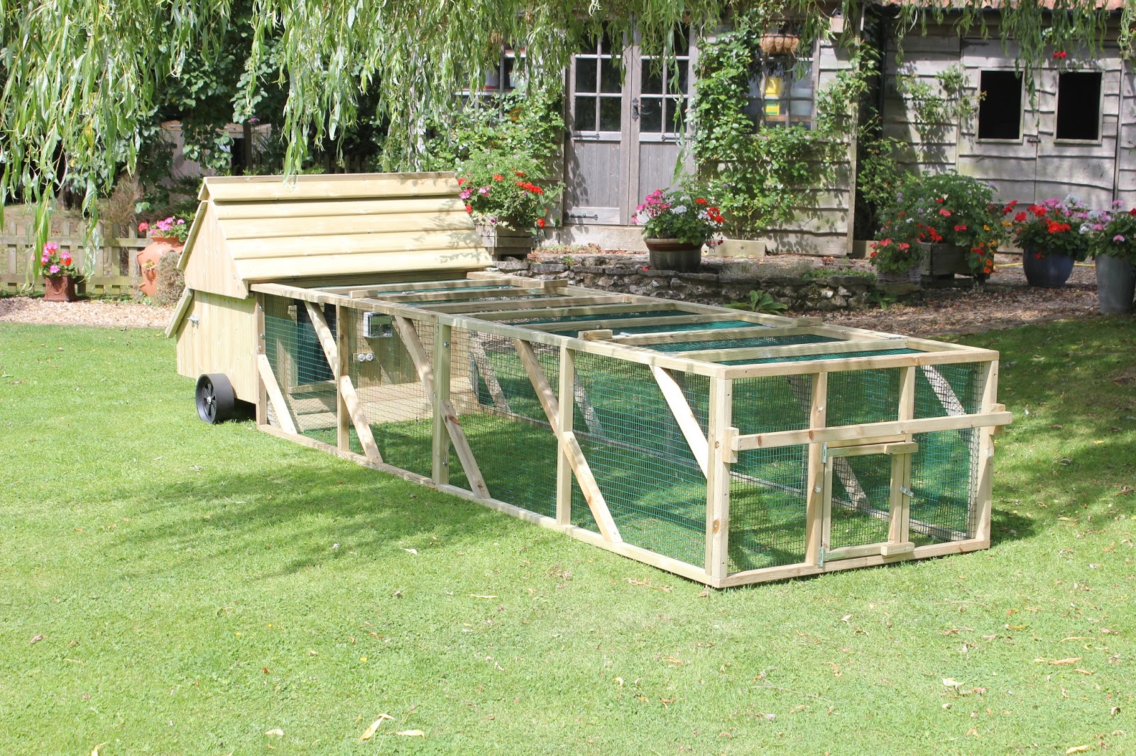 Flyte So Fancy Wheely Good Hen Houses Mobile Chicken Coops for the