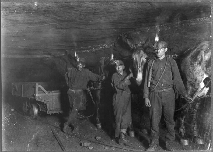 Child_coal_miners_1908-700x499.jpg