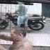 Vídeo: Assaltante desiste de roubo ao conversar com dono de mercearia em Manaus