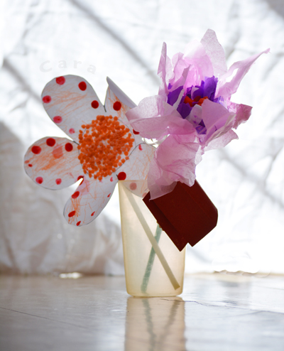 Fleurs de papier, bricolage d'enfant fête des mères