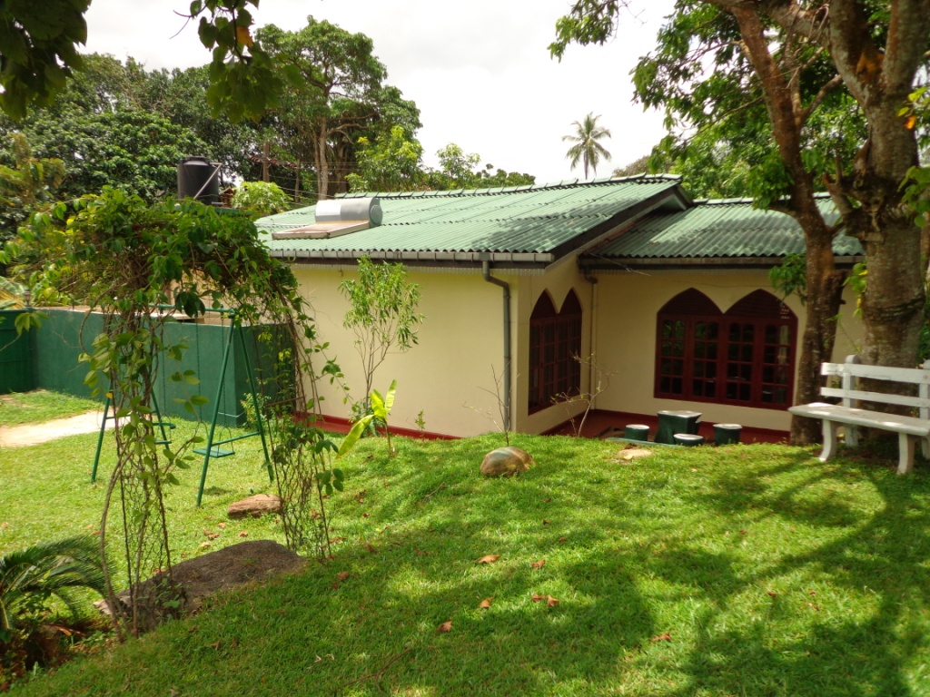 Properties in Sri Lanka (981) A House (13.55 Perch) is Available for