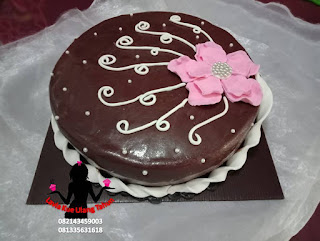 Kue Tart Ultah Lapis Coklat Sederhana Hias Bunga Kue Tart Ultah Lapis Coklat Sederhana Hias Bunga