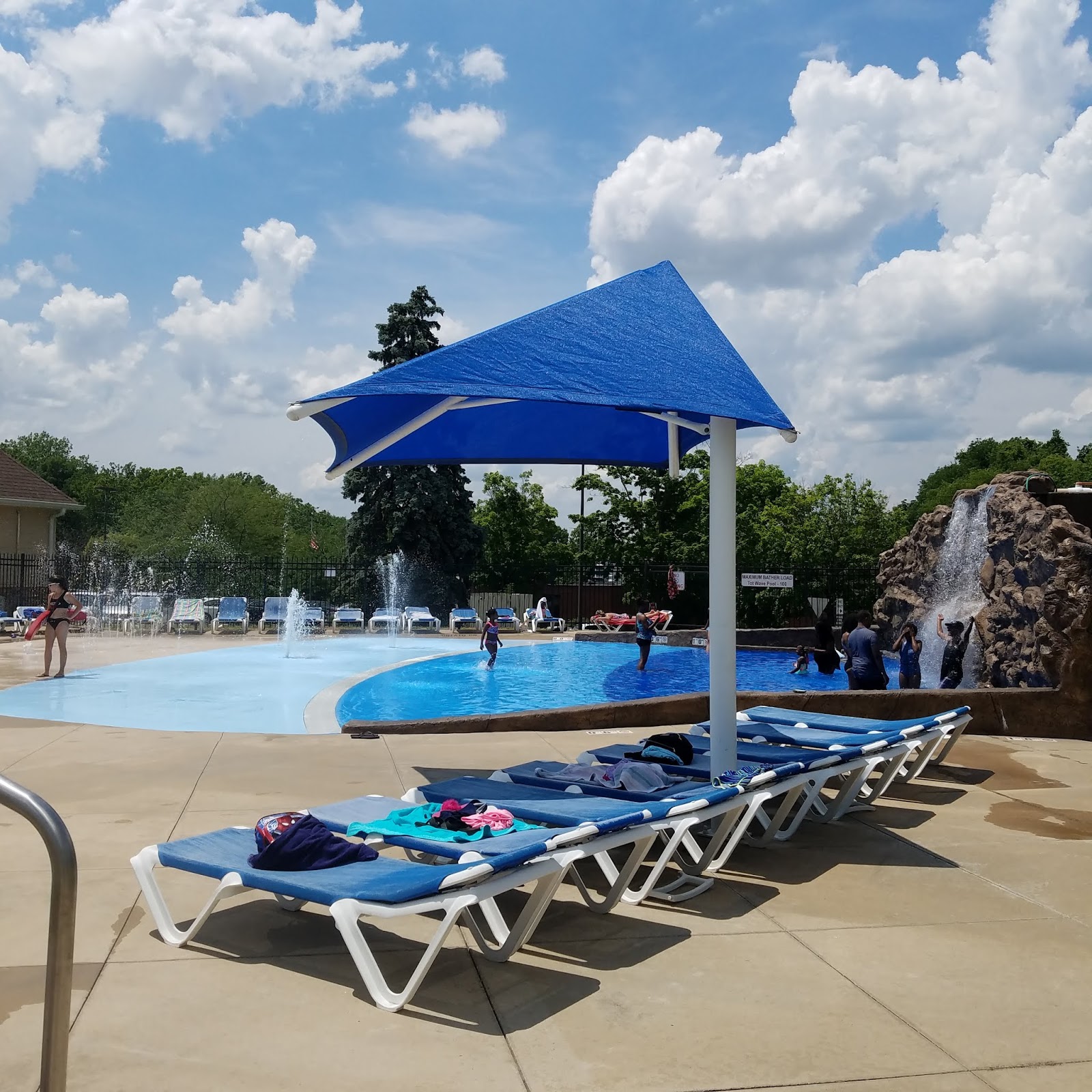 Play St. Louis White Birch Bay Aquatic Center, Hazelwood