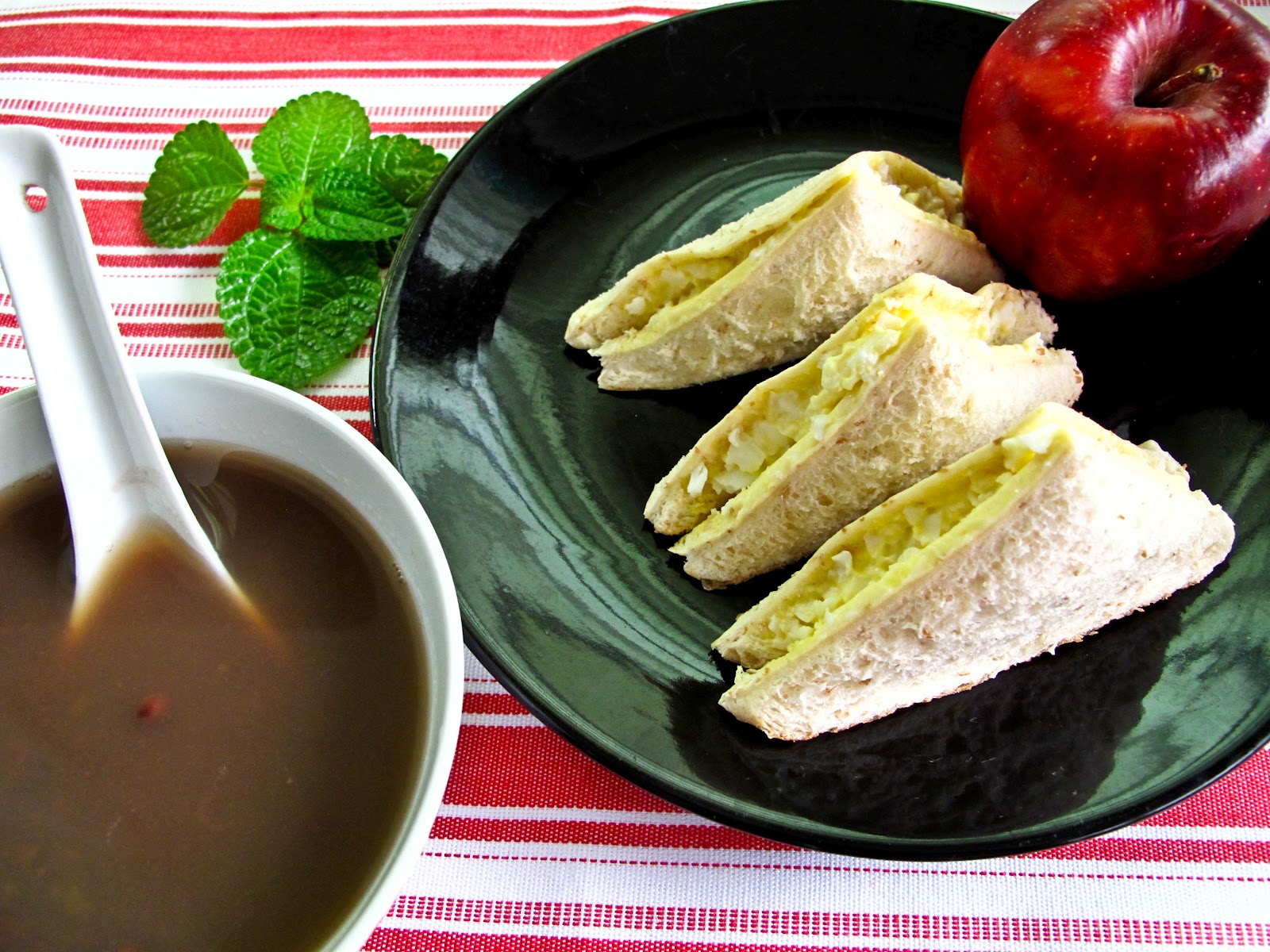 Simple Menu: Egg Sandwich