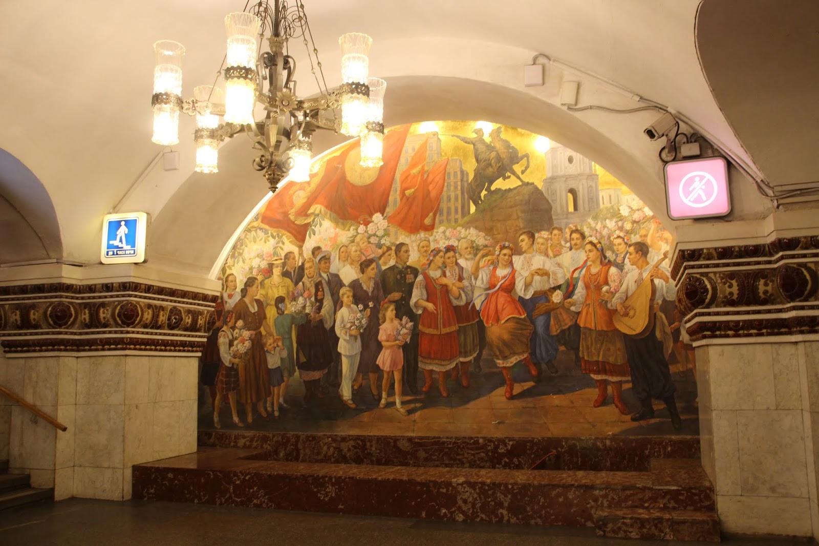 станция метро комсомольская кольцевая линия