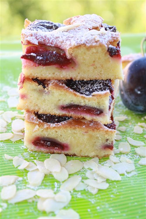 Prajitura cu prune si migdale