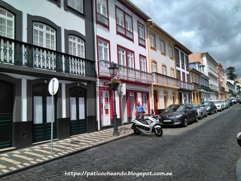 ANGRA do HEROÍSMO-Ilha Terceira (Açores): rua Direita,