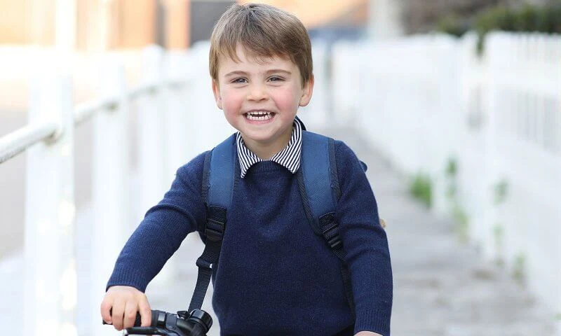 Prince Louis wore a navy jumper and shorts. Red Frog Tadpole balance bike. Princess Charlotte and Kate Middleton