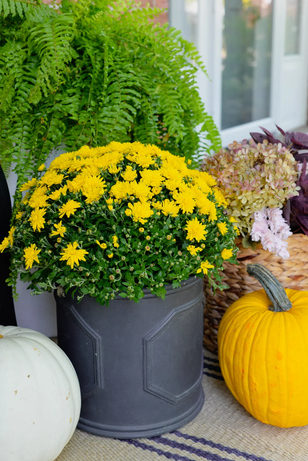 fall front porch decor, simple fall porch decor, fall porch decor ideas