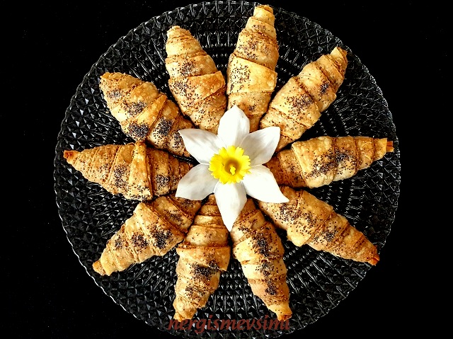 nergismevsimi HAŞHAŞLI TAHİNLİ ÇITIR YUFKA BÖREĞİ