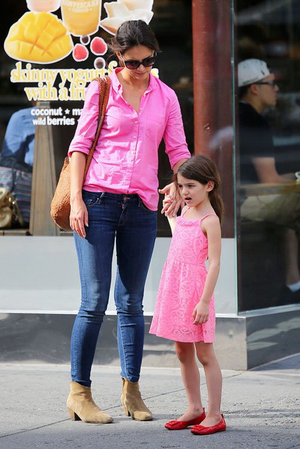 Latest Fashion Dress For You: Katie Holmes and daughter Suri Holmes Cruise