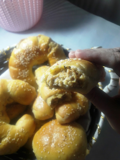 you-can-see-inside-the-bread-rolls