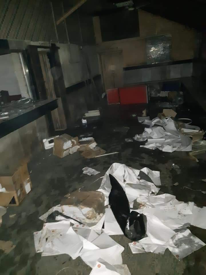 লুটেরাদের হাতে উলুবেড়িয়া স্টেশন, স্টেশনের কাউন্টার থেকে লুট চার লাখ টাকা, ভাঙচুর ৮`টি কম্পিউটার 3 লুটেরাদের হাতে উলুবেড়িয়া স্টেশন, স্টেশনের কাউন্টার থেকে লুট চার লাখ টাকা, ভাঙচুর ৮`টি কম্পিউটার