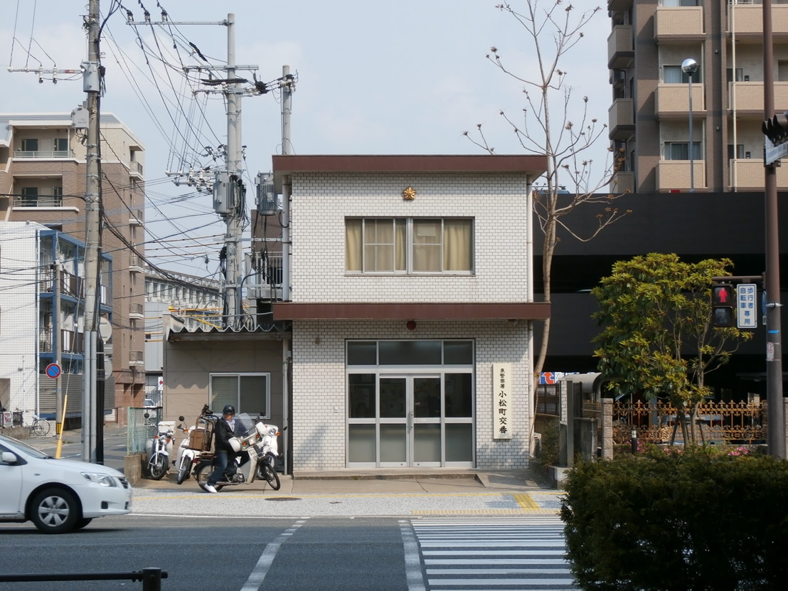 Rethera 目印の小松町交番♪