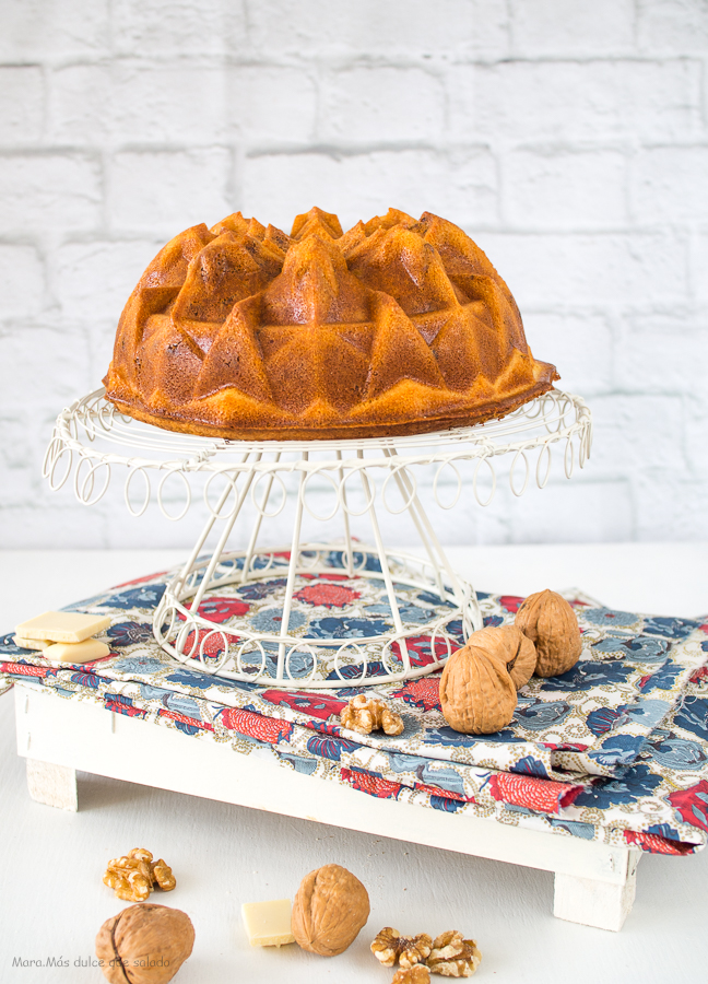 Bundt Cake de chocolate blanco y nueces