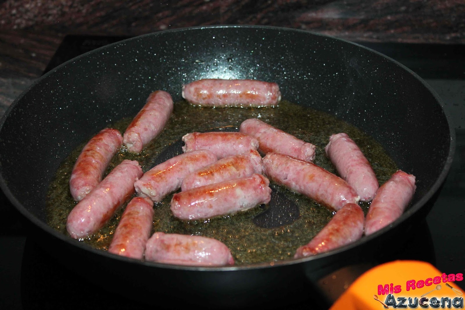 Mis Recetas Salchichas frescas con sidra y tomate.