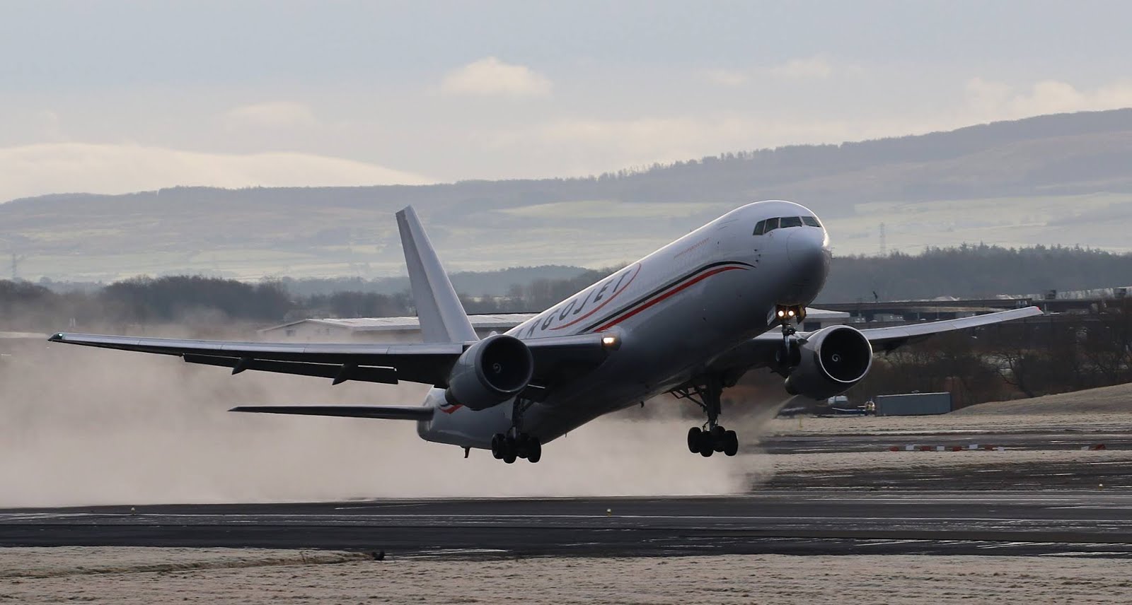 Click Photo for a B767-300 Hangar Tour With My Boys!