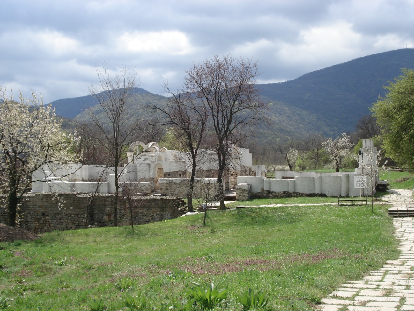 БЪЛГАРИЯ НА ТРИ МОРЕТА1 Кръглата ЦъркваВелики Преслав