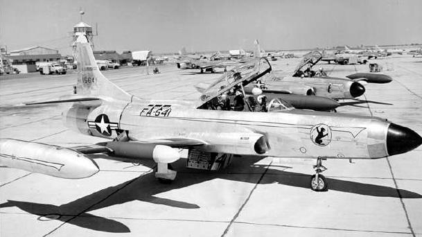 Airplanes in the skies + FAF history Lockheed F94 Starfire