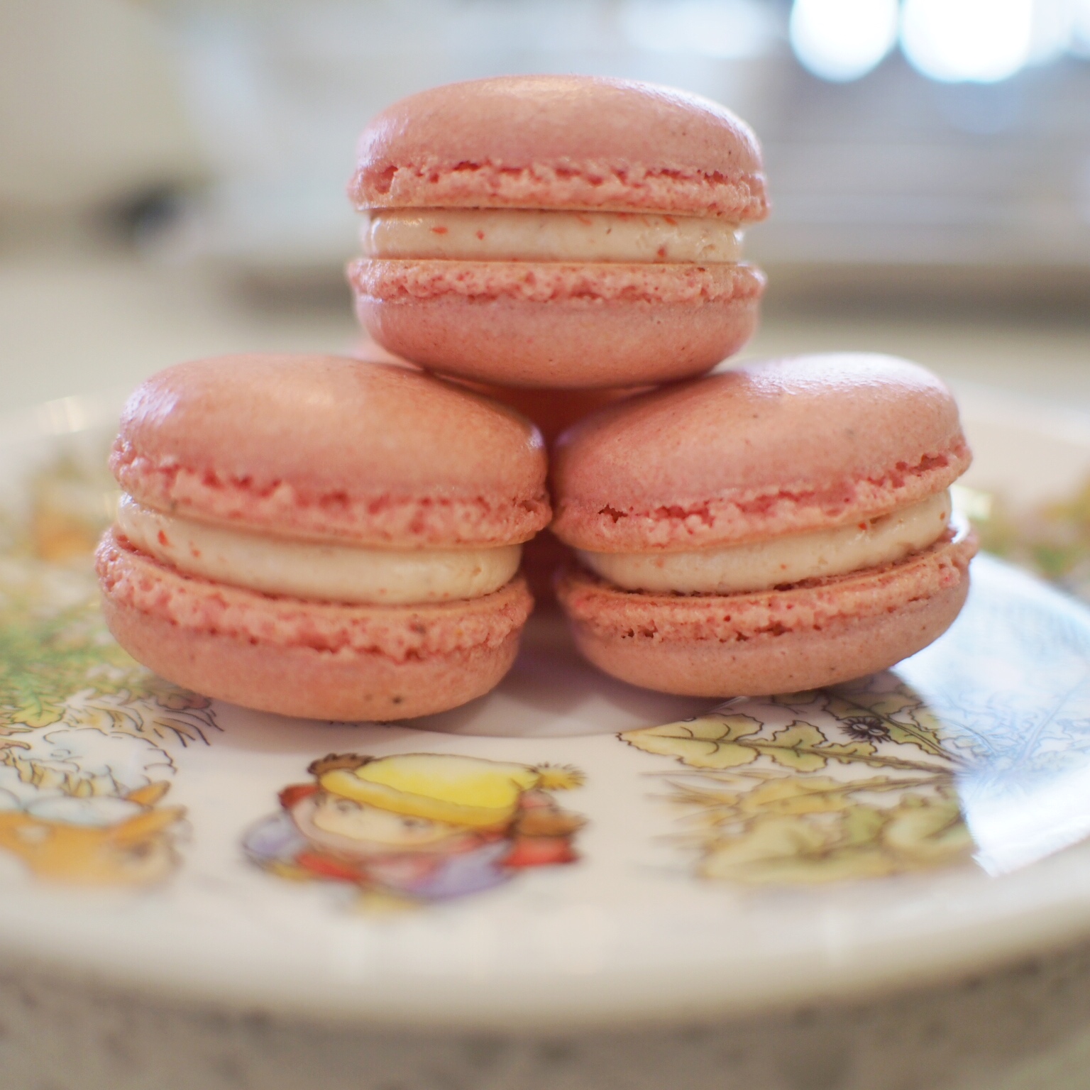 Strawberry Macarons  Which baking mat is BEST to use? 