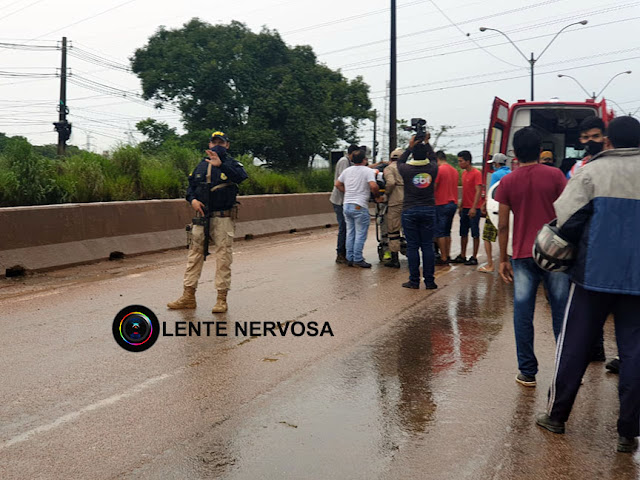 Motorista de aplicativo fica ferido ao cair em ribanceira após aquaplanar na BR-364