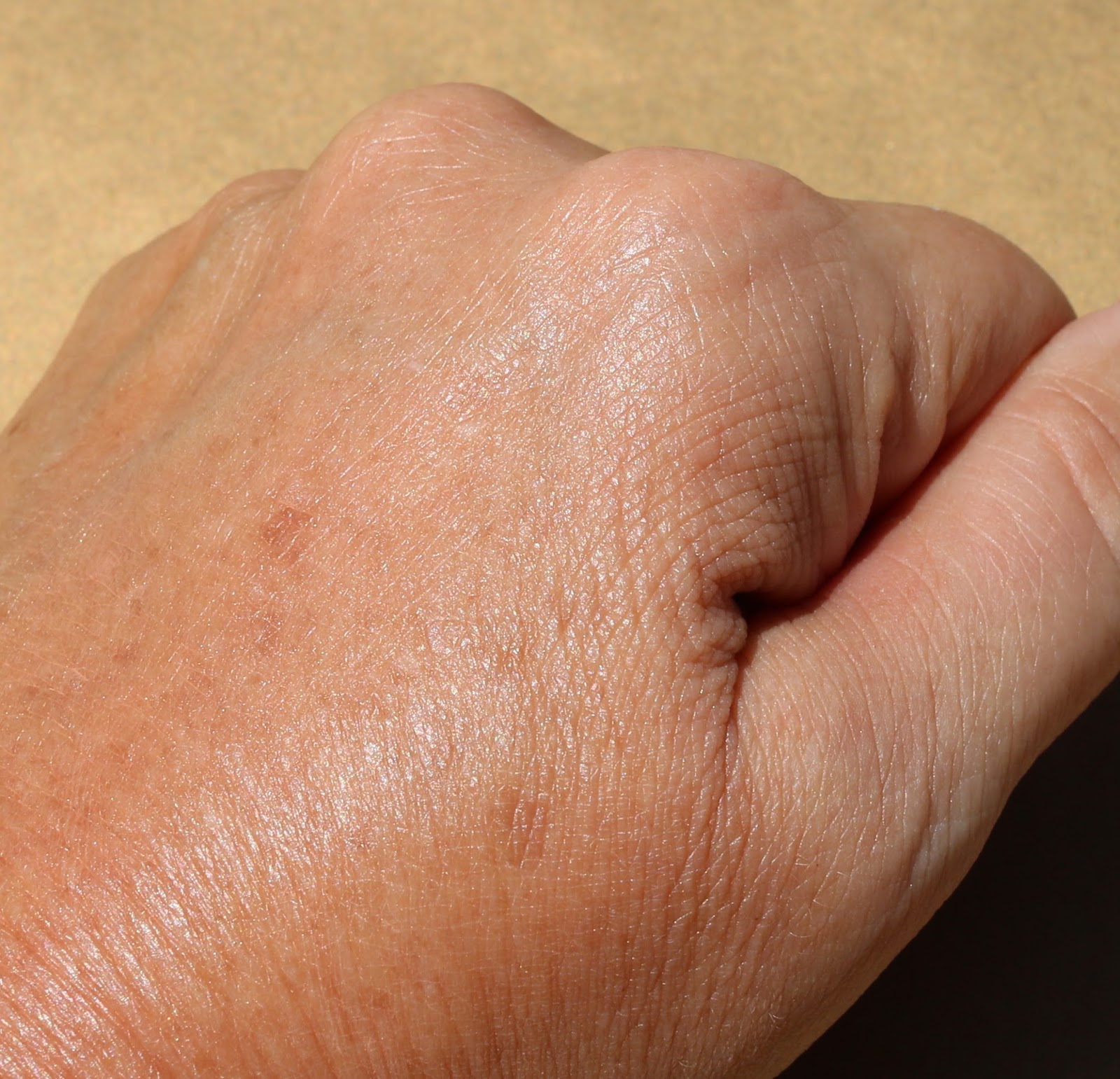 Beauty Shout Box THE BODY SHOP INSTAGLOW PEACHY GLOW CC CREAM {REVIEW}