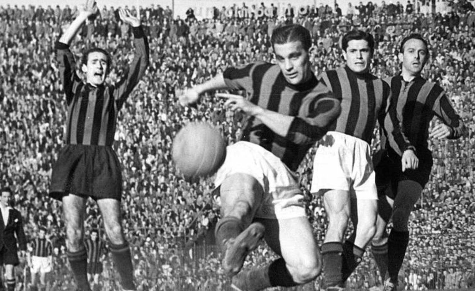 third highest goal scorer in Serie A history is (Gunnar Nordahl)