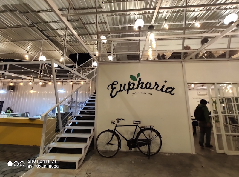 Nongkrong Asik Di Euphoria Cafe Klaten