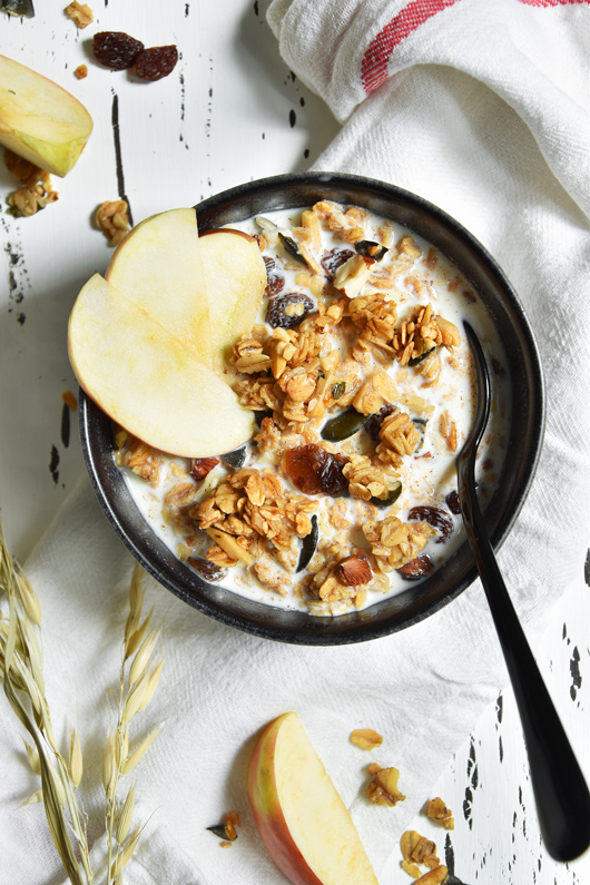 Selbstgemachtes Winter-Granola mit Nüssen
