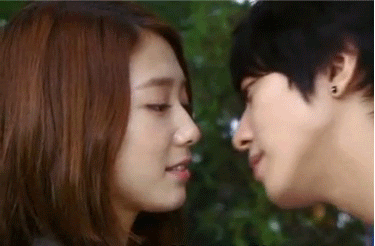 Yong Hwa, Park Shi Hye