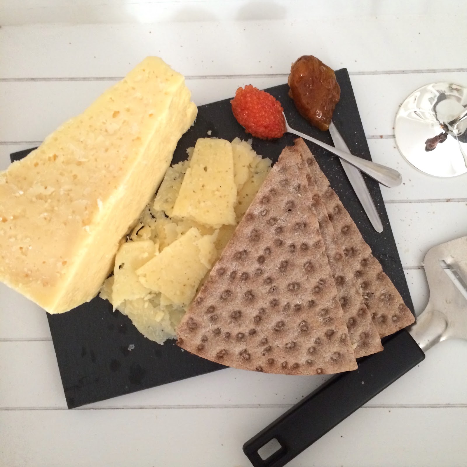 A Luxurious Cheese and Cracker Board / LUCY LOVES TO EAT